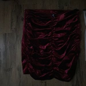 New Shein skirt never worn doesn’t come with tags doesn’t fit